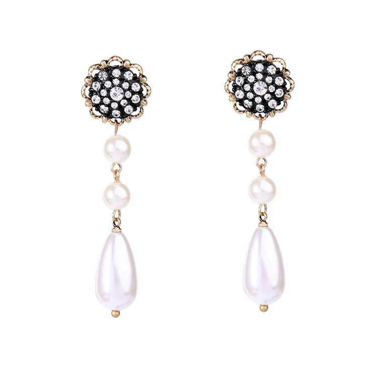 Antique pearl earring