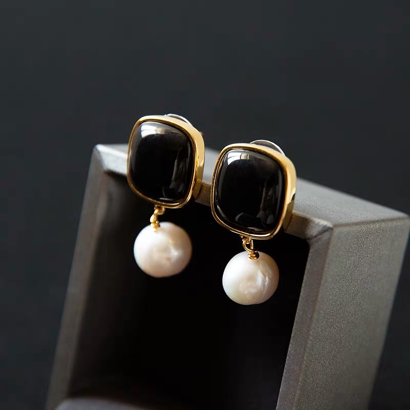 Big stone pearl earring