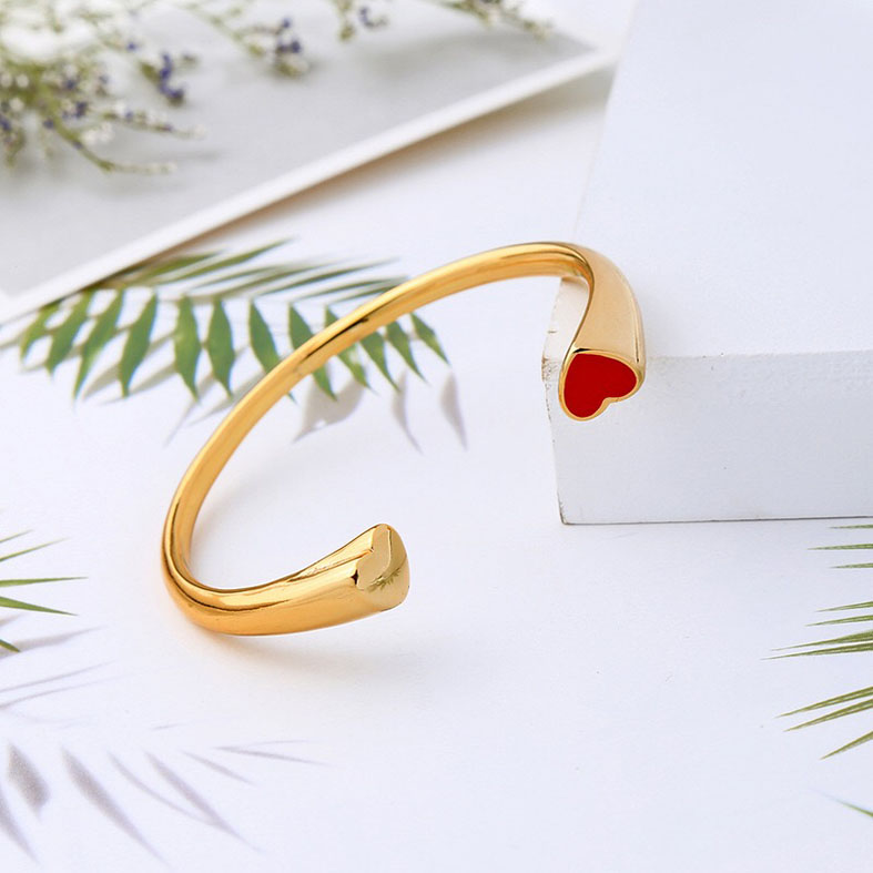 Unique heart design Bangle