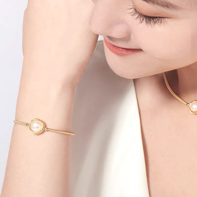 Pearl bangle