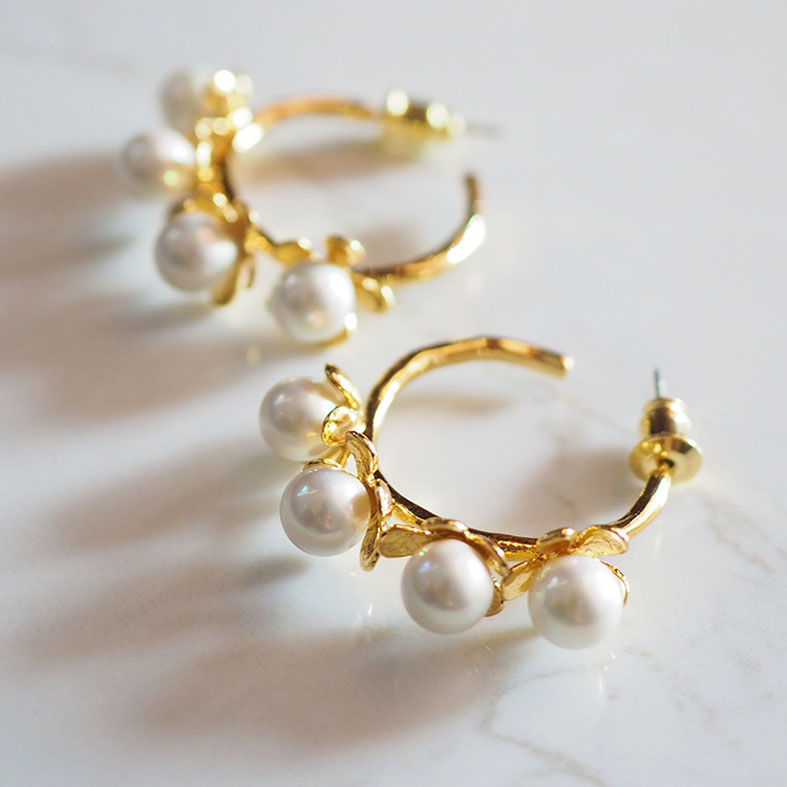 Fashion pearl earring hoop