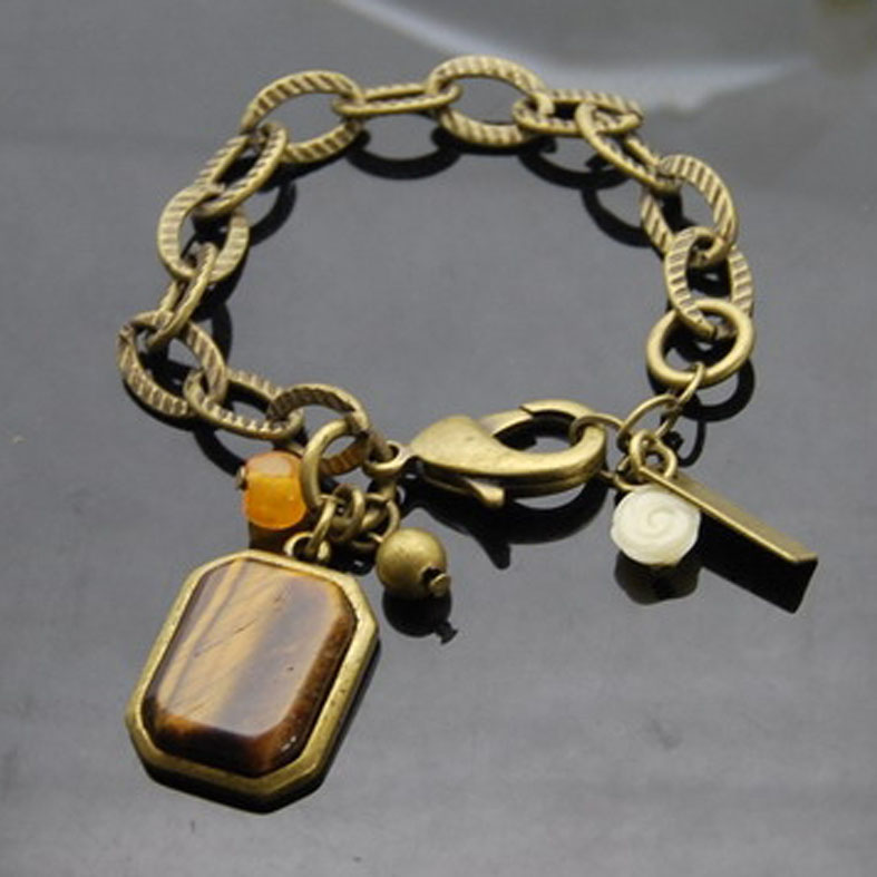 Antique style Bracelet with nature stone