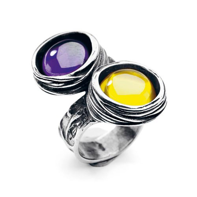 Color stone antique ring